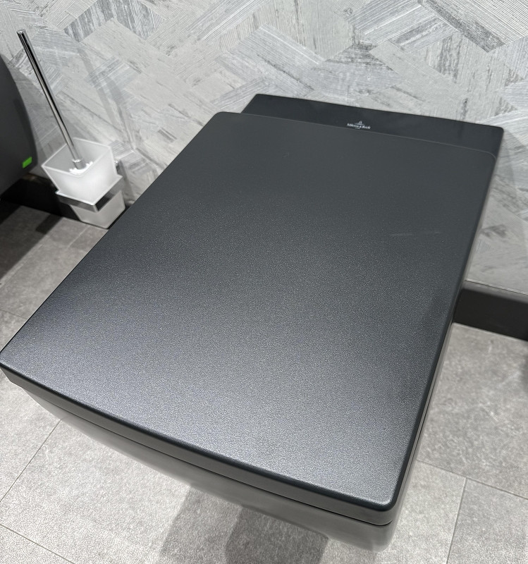 Унитаз Villeroy&Boch Memento 2.0 4633R0R7 подвесной цвет Pure Black без сиденья